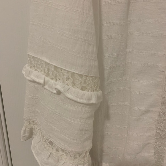 Express lace trim and ruffle blouse size L - Picture 4 of 8